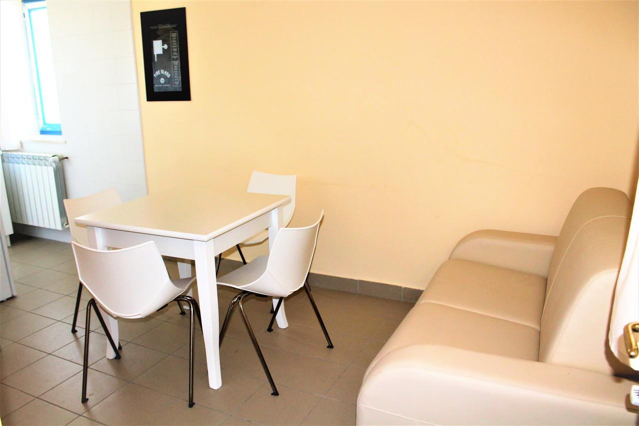 Basilicata Al Volo Hostel Бриндизи ди Монтаня Екстериор снимка