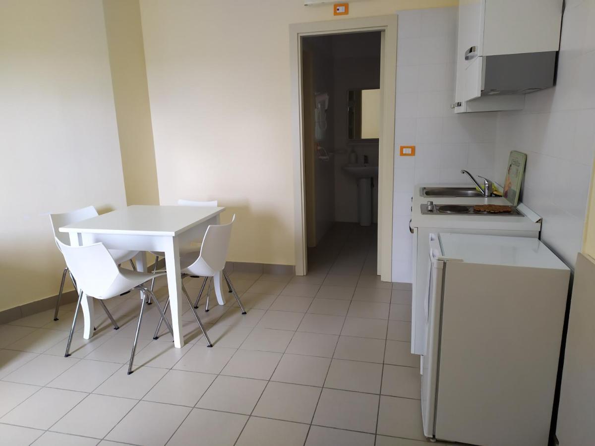 Basilicata Al Volo Hostel Бриндизи ди Монтаня Екстериор снимка