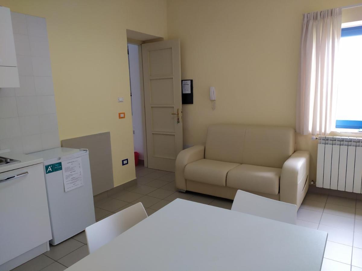 Basilicata Al Volo Hostel Бриндизи ди Монтаня Екстериор снимка